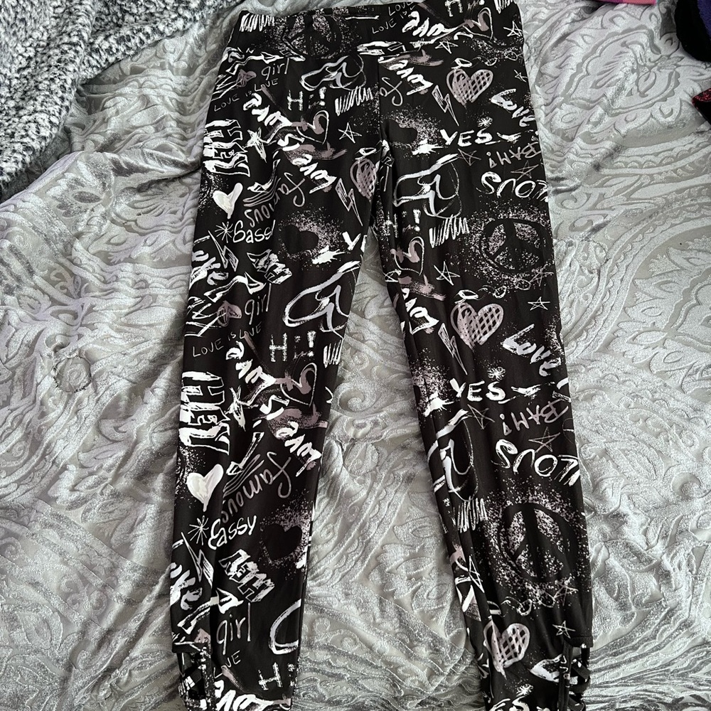 Graphic leggings